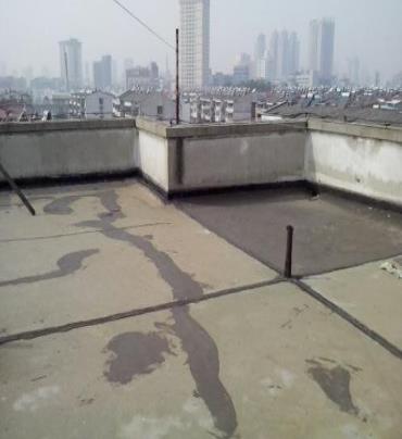 江岸漏水维修 楼顶漏水是什么原因，楼顶漏水维修方法是什么?
